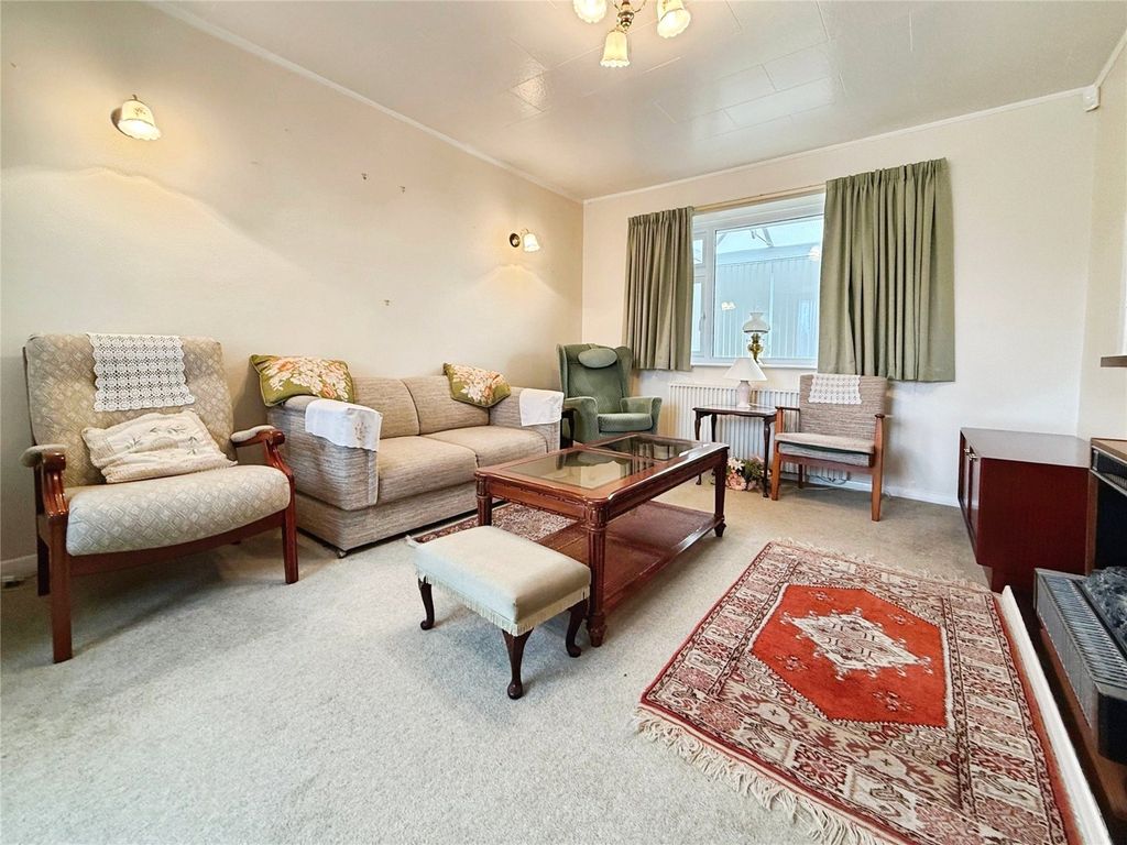 Property photo 3 of 15 Lounge