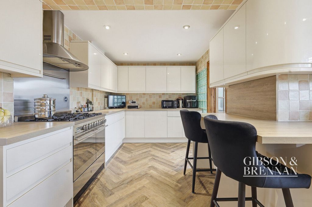 Property photo 2 of 29