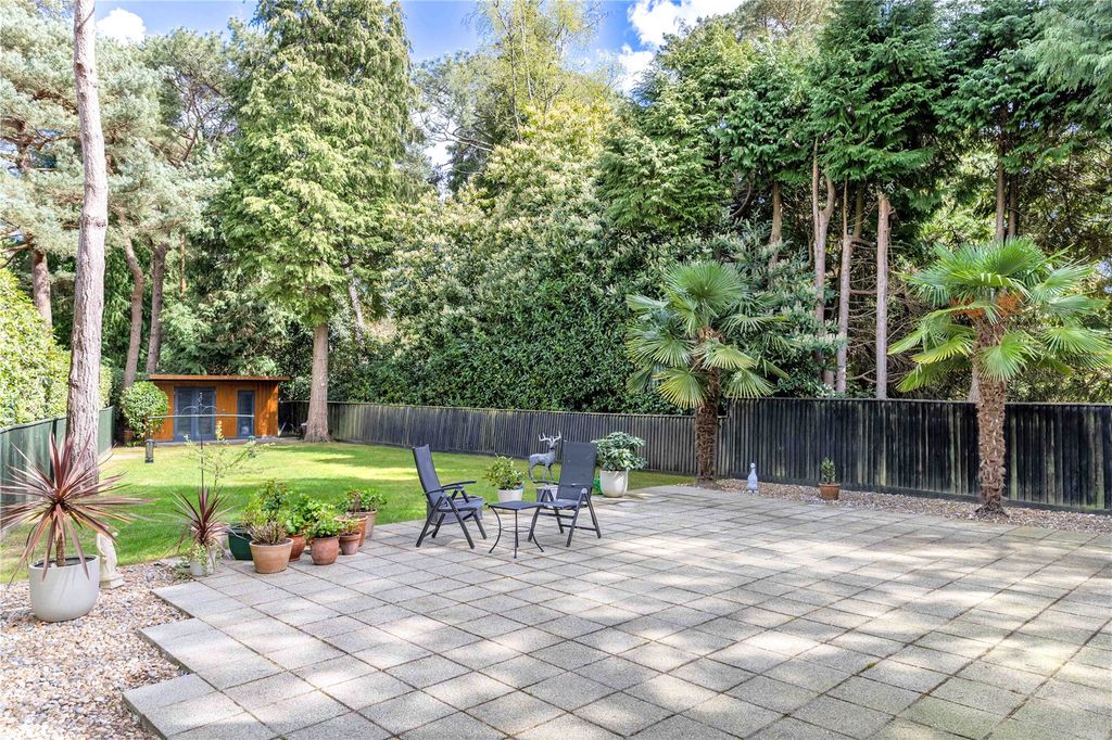 Property photo 2 of 21 Garden