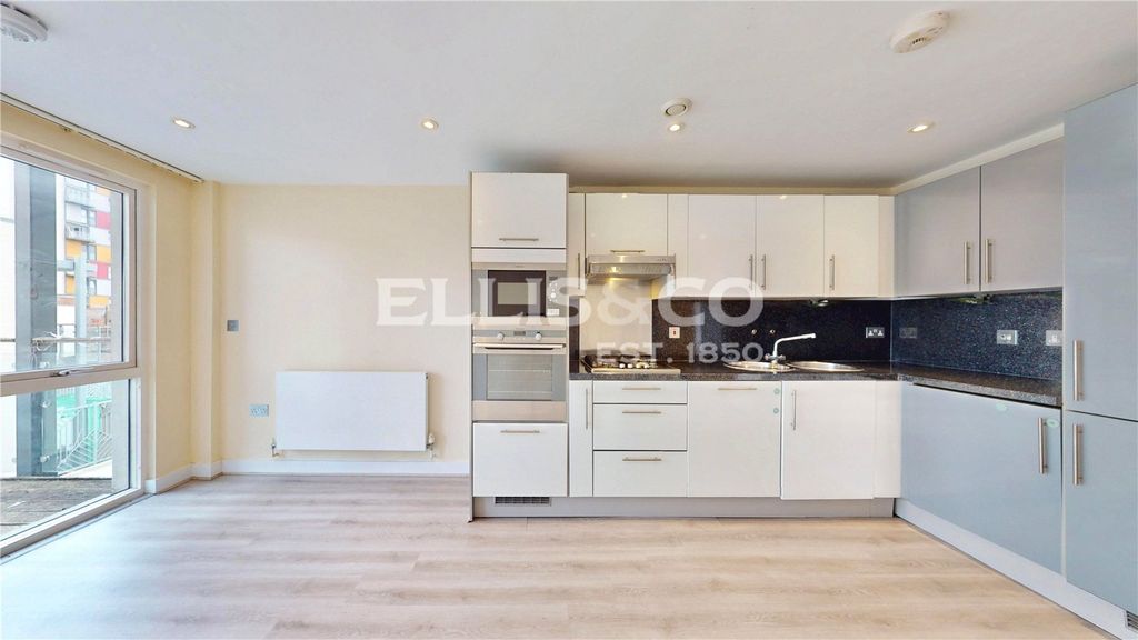 Property photo 2 of 17 Picture No. 01