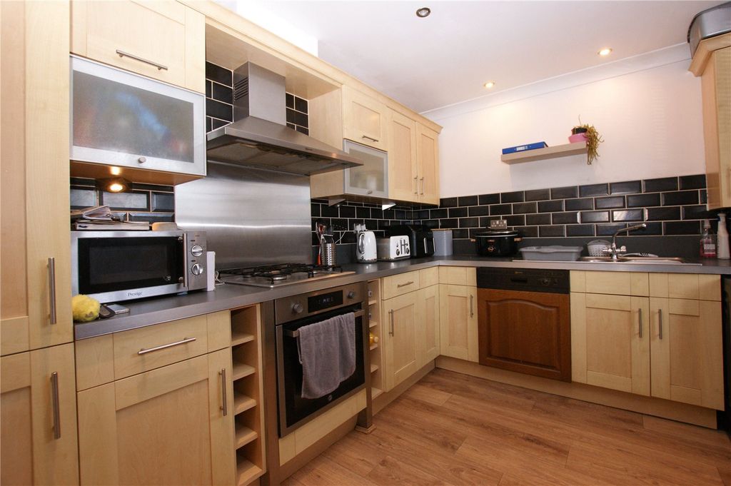 Property photo 2 of 12 Picture No. 28