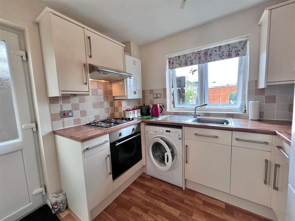 Property photo 3 of 12 Kitchen 2.Jpg