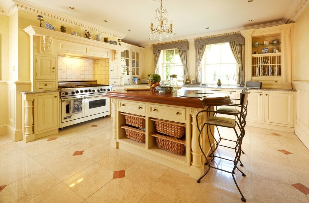 Property photo 3 of 18 Kitchen