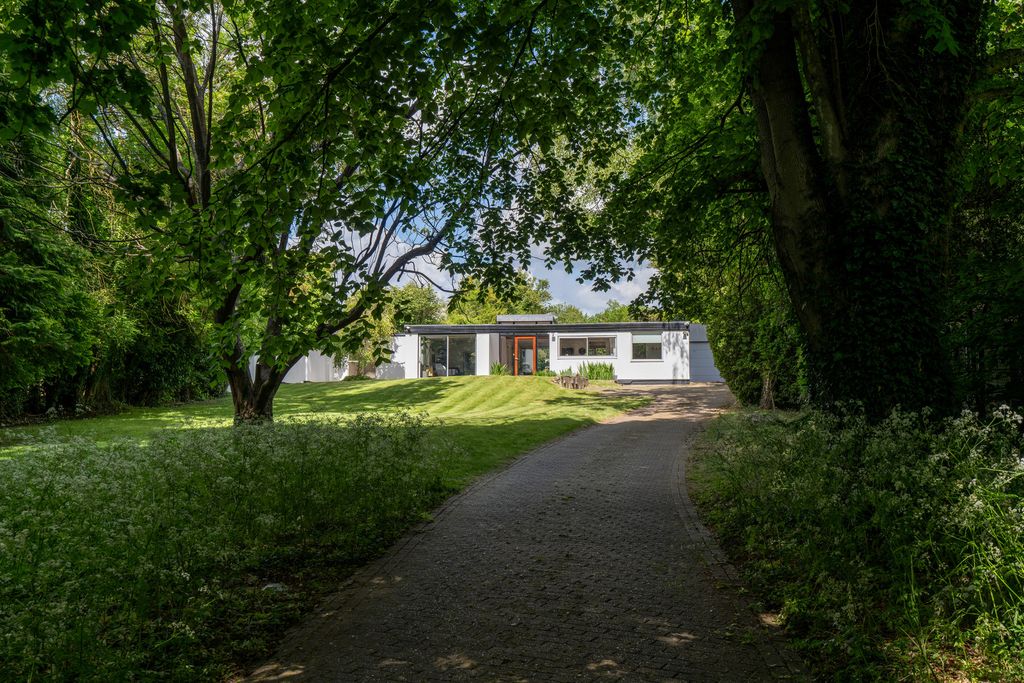 Property photo 1 of 35 288664 - 28Awelwynlondon_Highres-51.Jpg