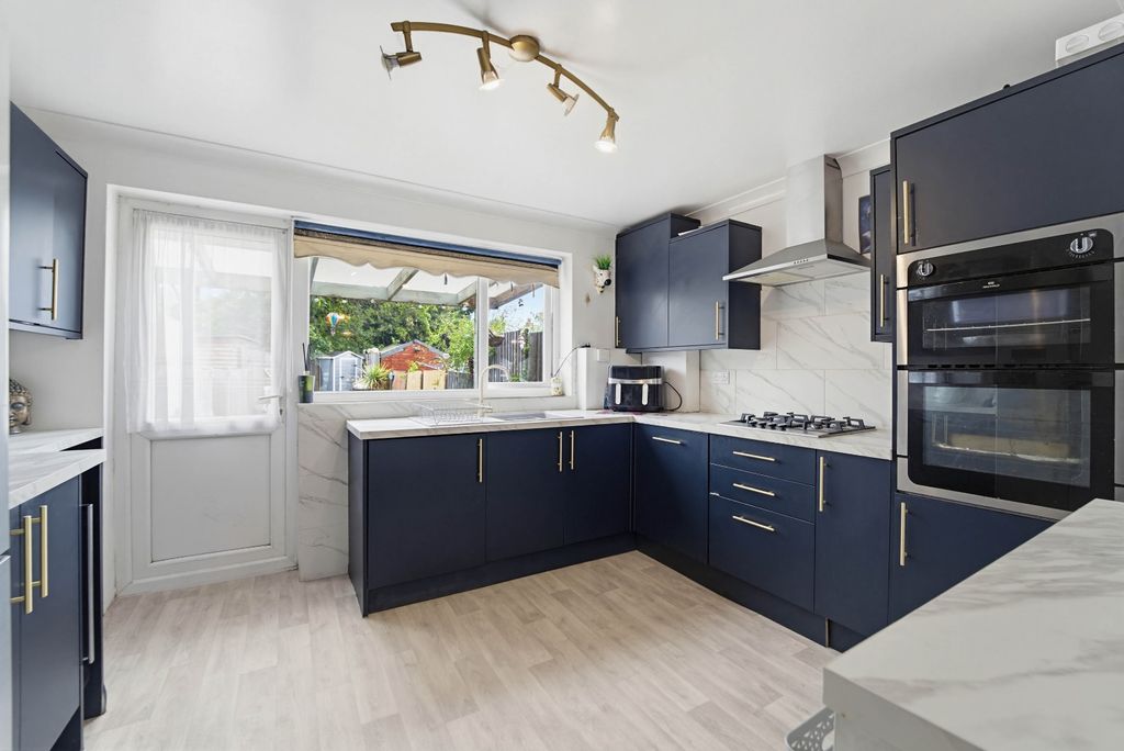 Property photo 2 of 17 5125361