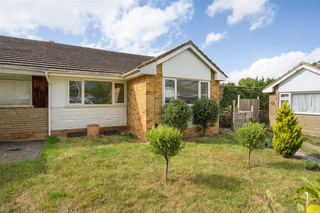 Property photo 1 of 16 Highgate Road, Whitstable