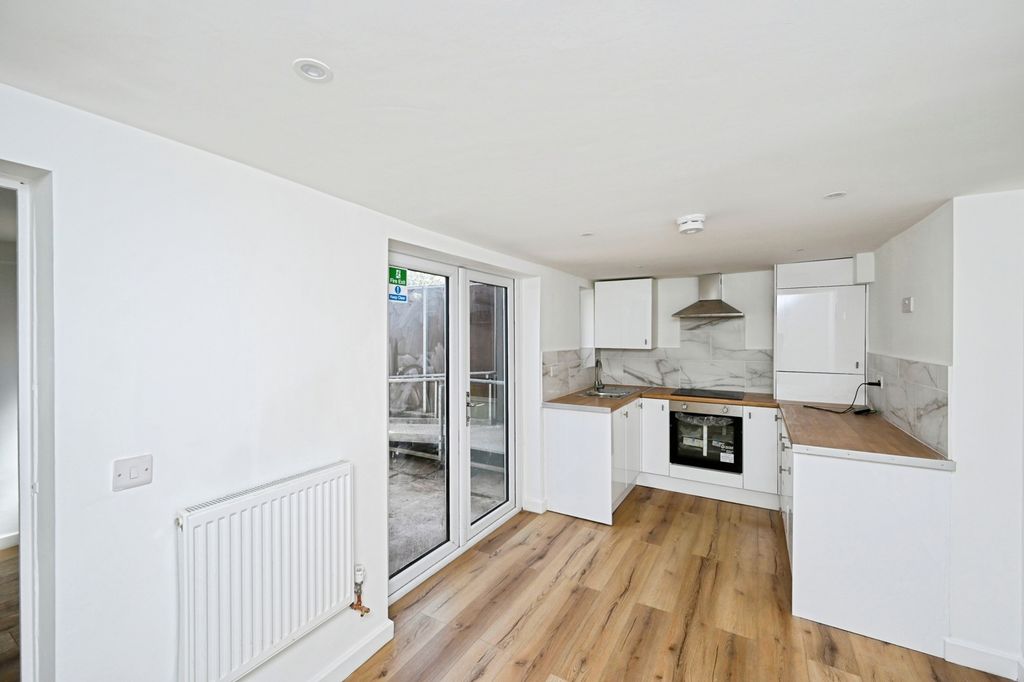 Property photo 2 of 18 Kitchen