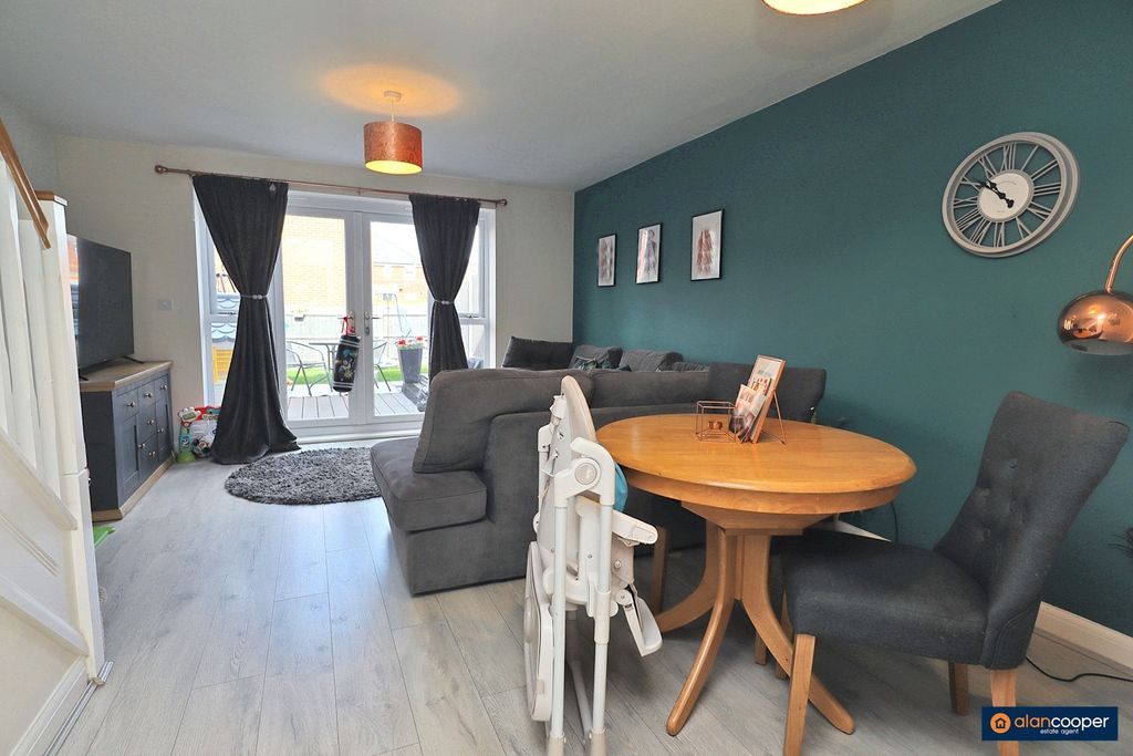 Property photo 2 of 20 4499173
