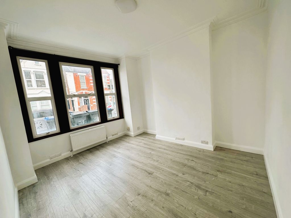 Property photo 3 of 6