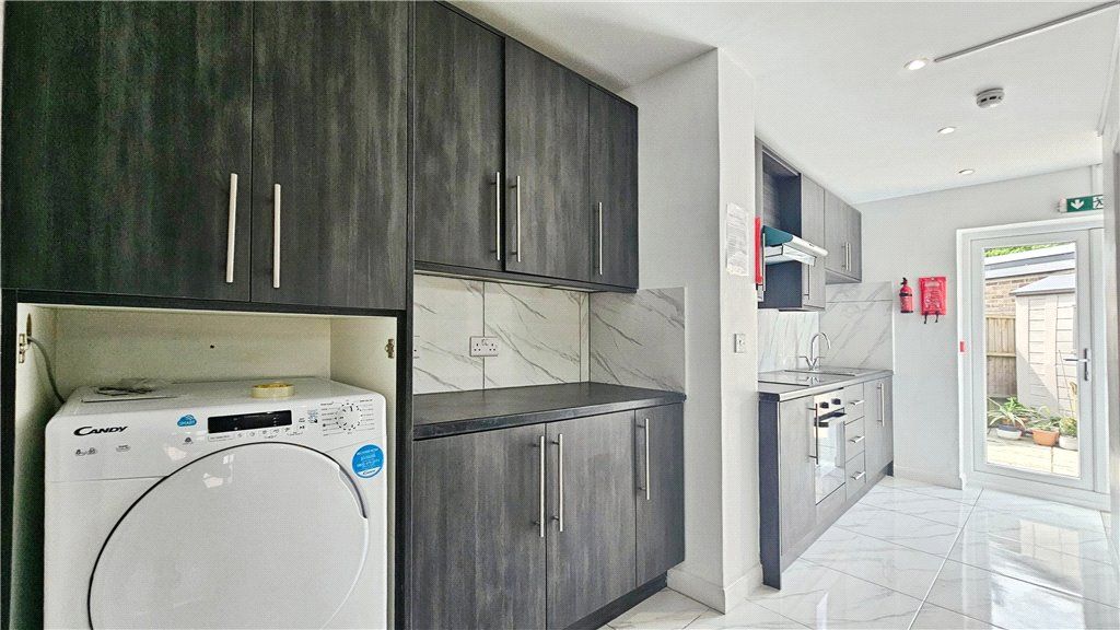 Property photo 3 of 7 Kitchen