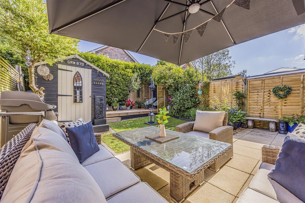 Property photo 2 of 22 38 Trafalgar Rise, Clanfield-Porticomarketing-Sold