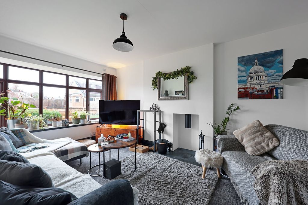 Property photo 2 of 17 4609835