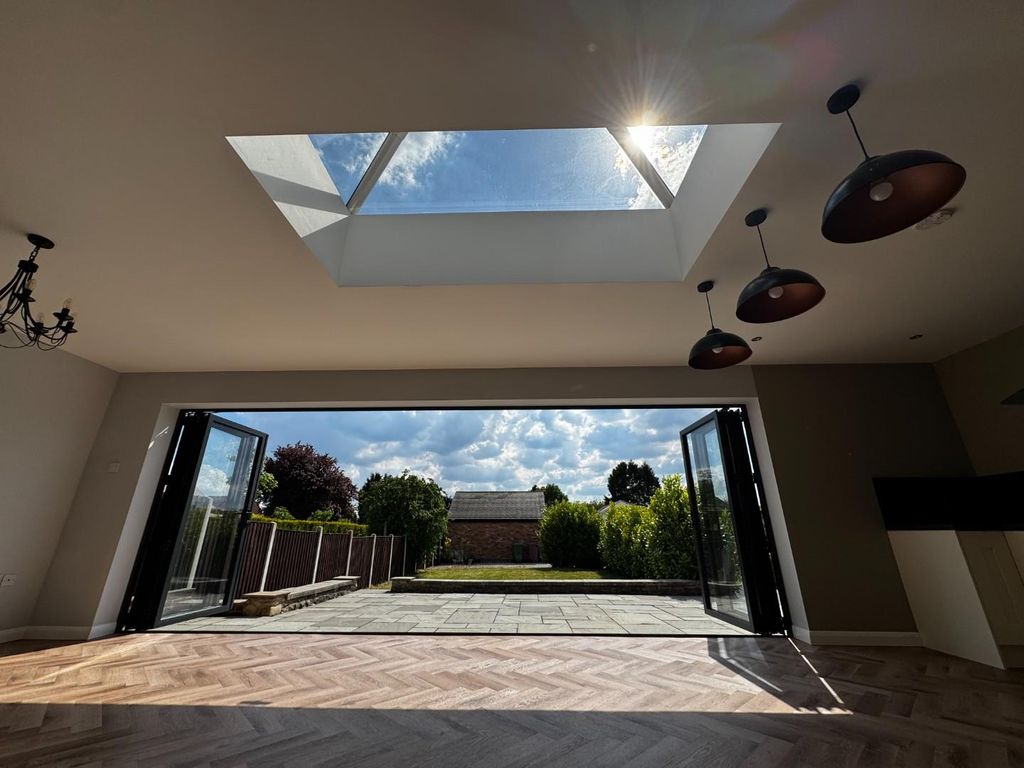 Property photo 1 of 20 Bifold &amp; Skylight.Jpg
