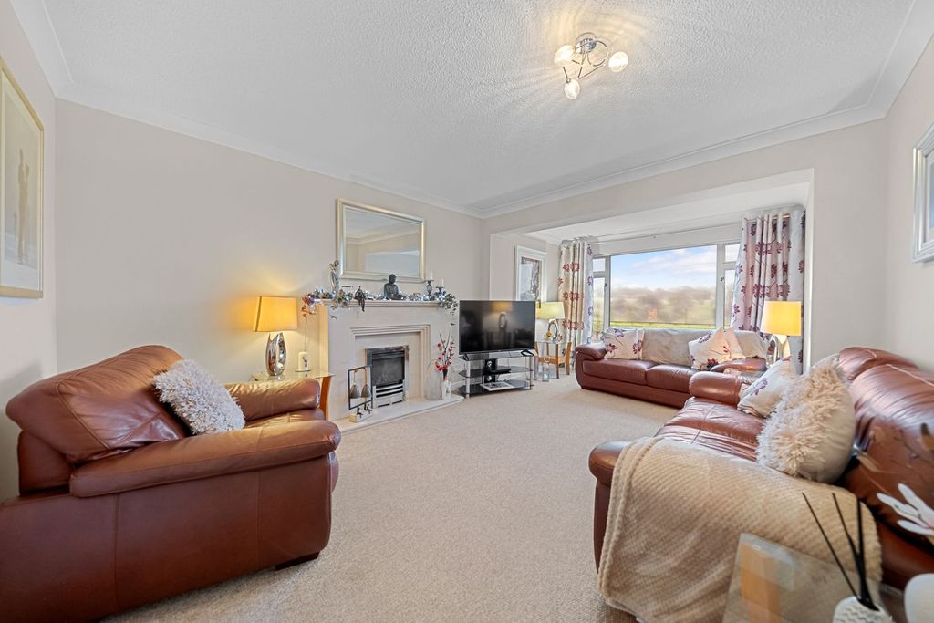 Property photo 3 of 39
