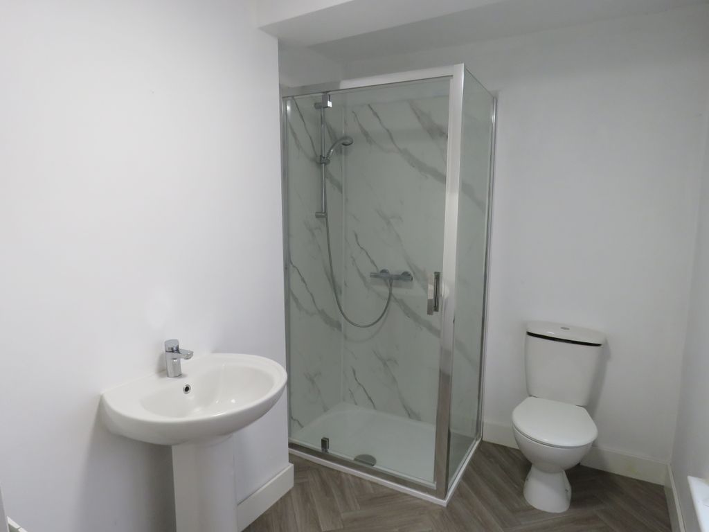 Property photo 3 of 6 Bathroom