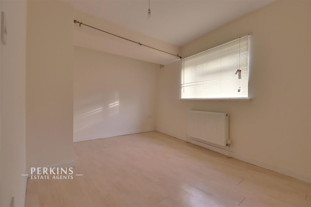 Property photo 3 of 5 Bed.Jpg