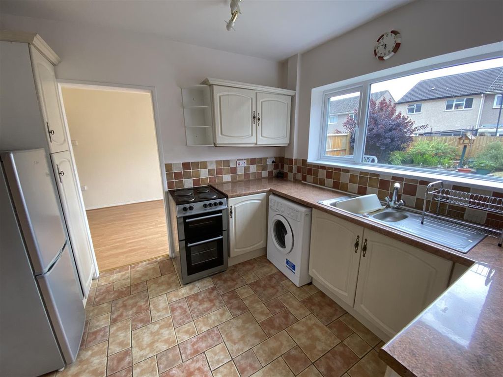 Property photo 3 of 22 Kitchen
