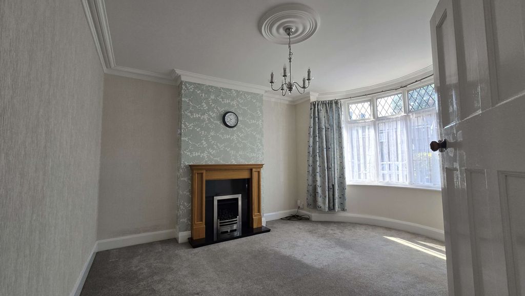 Property photo 2 of 14 Large Front Facing Living Room