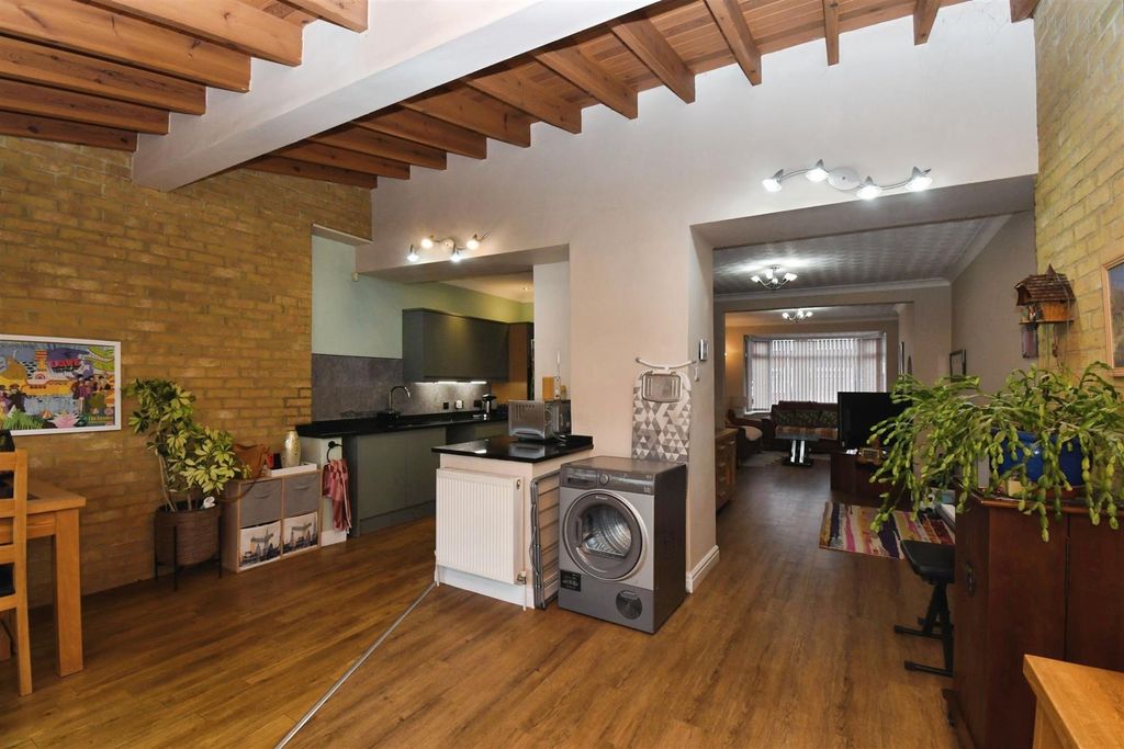 Property photo 2 of 17 F4F196Bc-U 20 20 2831 29.Jpg