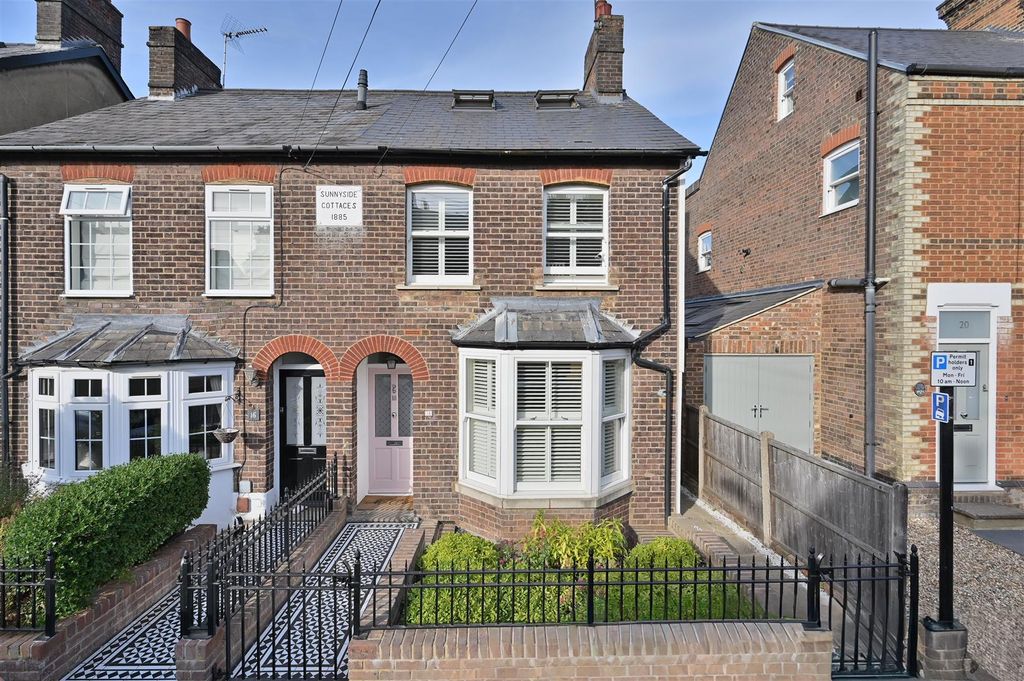 Property photo 1 of 12 18 Cowper Road-24.Jpg