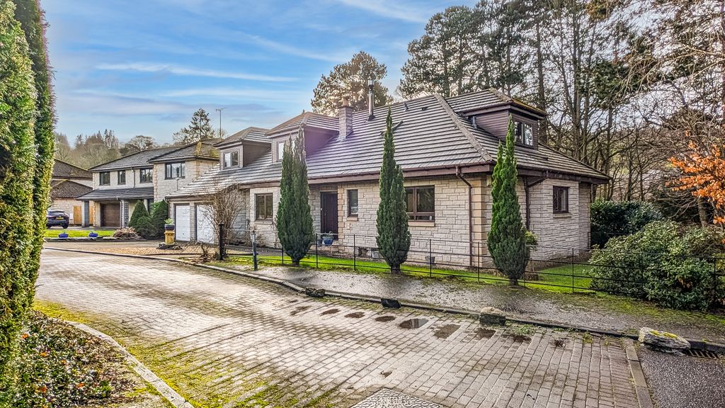 Property photo 1 of 42