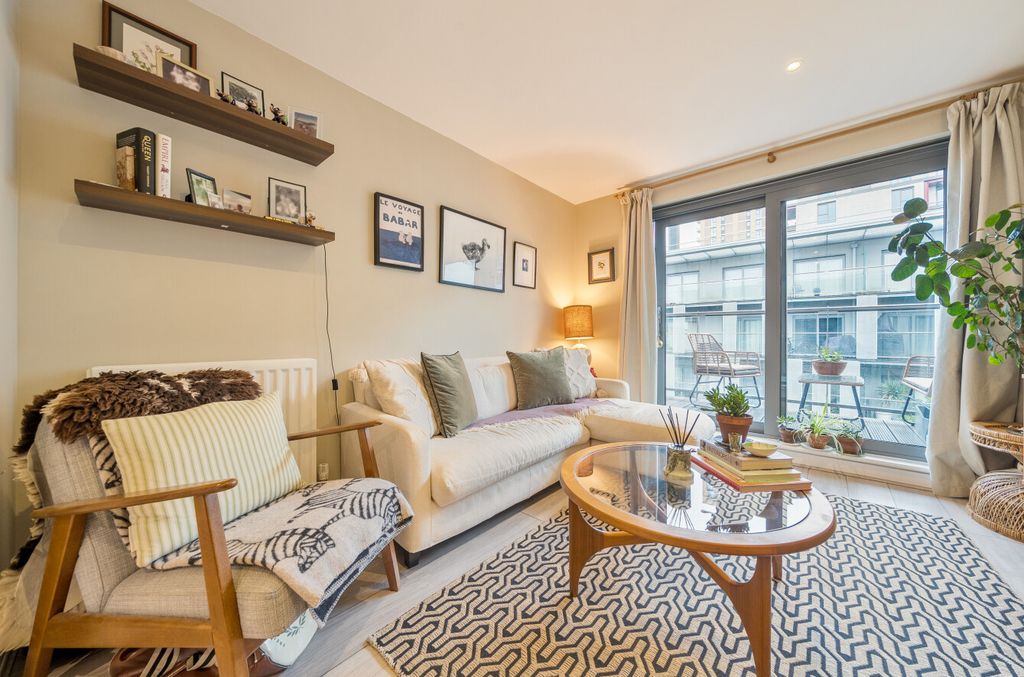 Property photo 2 of 20 1371970-15-68Fa06...