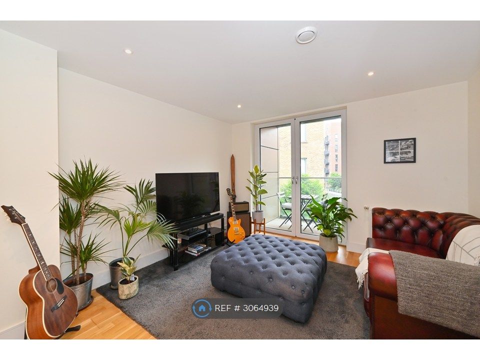 Property photo 1 of 13 Living Room