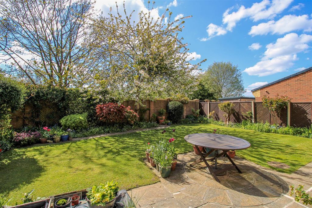Property photo 1 of 17 Outside