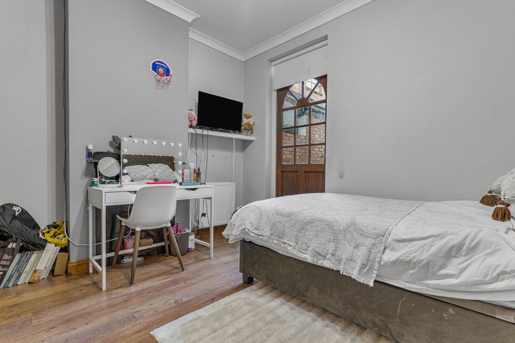 Property photo 3 of 7 Lawrence Road (3)