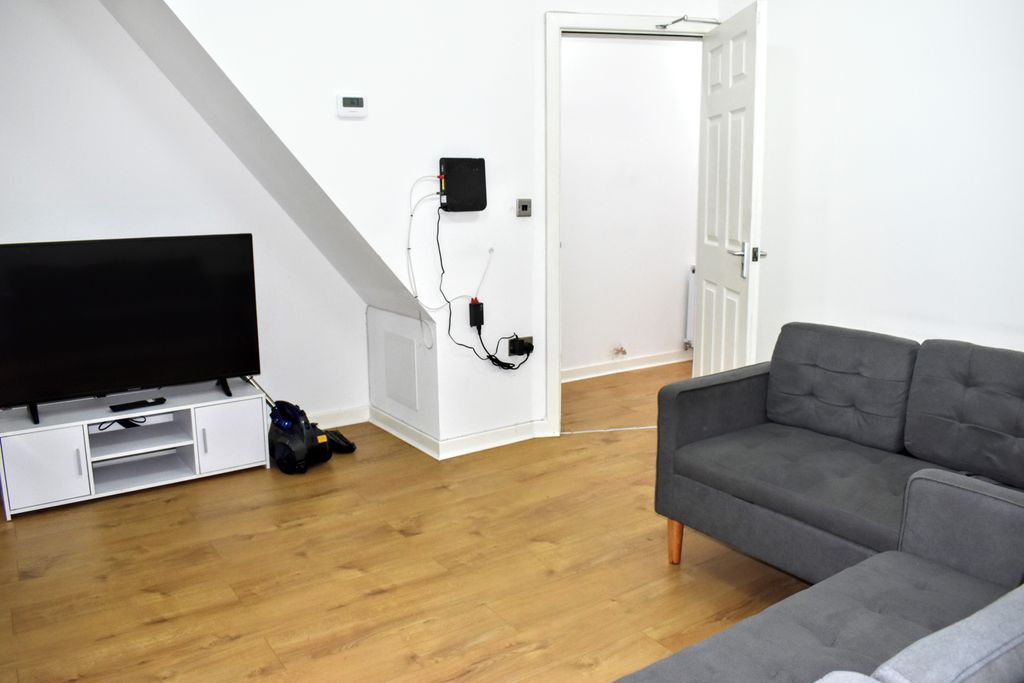 Property photo 3 of 40 Lounge