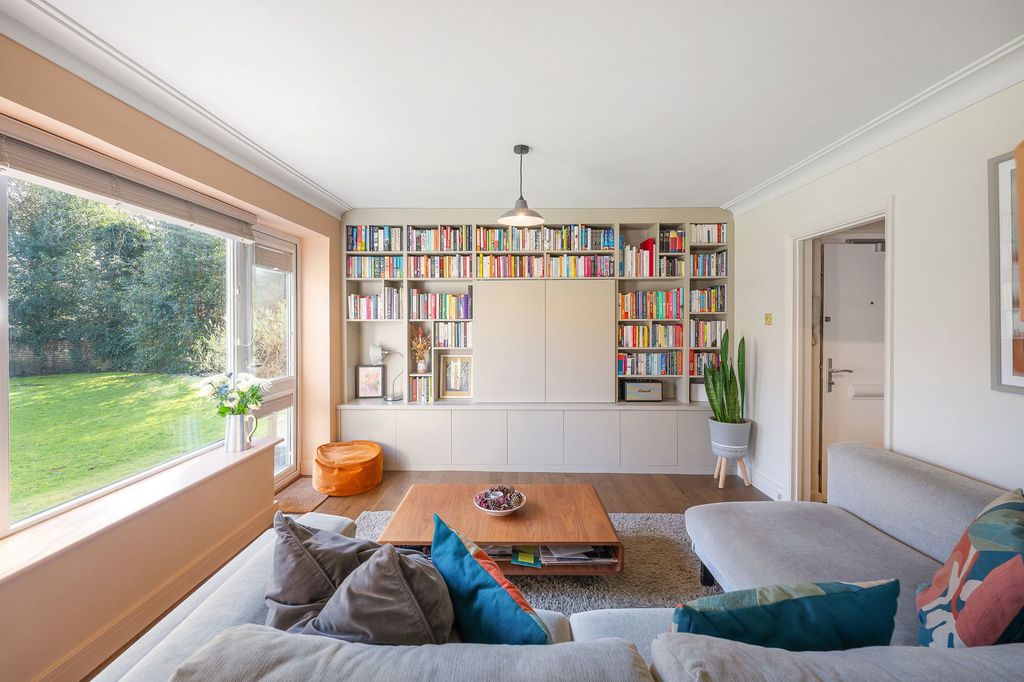 Property photo 2 of 33