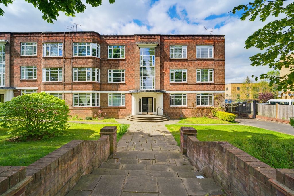 Property photo 1 of 10 Photo 4