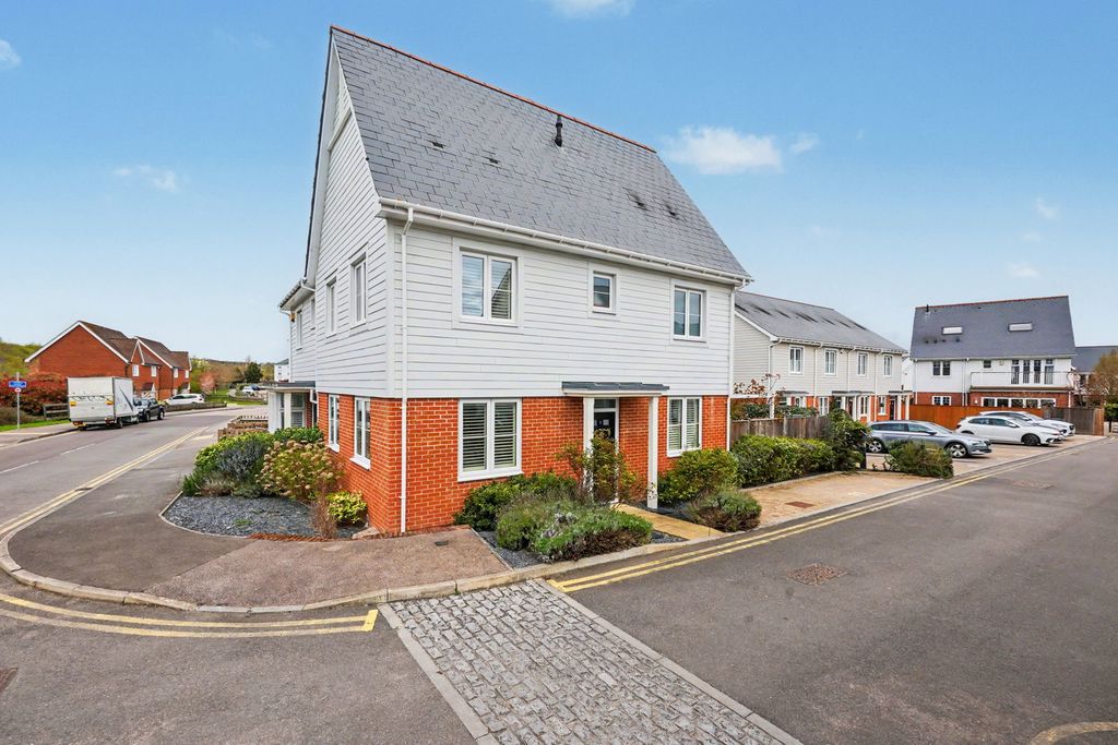 Property photo 1 of 35