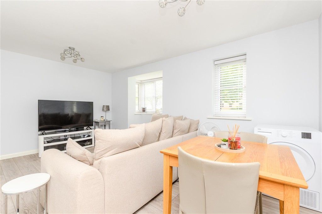 Property photo 3 of 10 Lounge