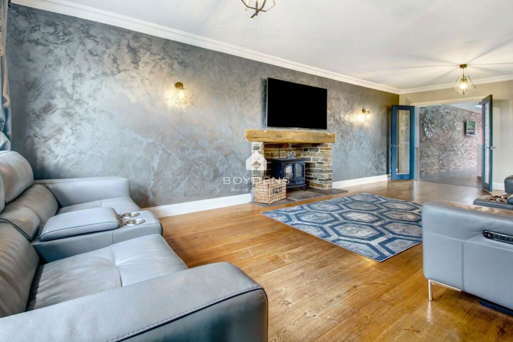 Property photo 3 of 25