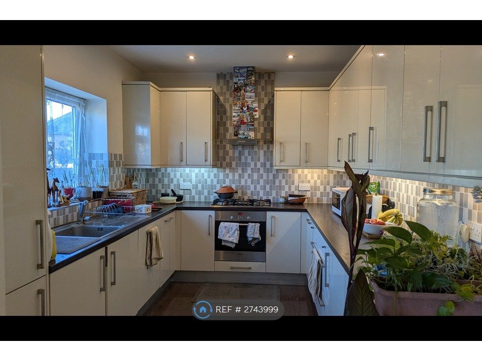 Property photo 3 of 14 Kitchen (1)