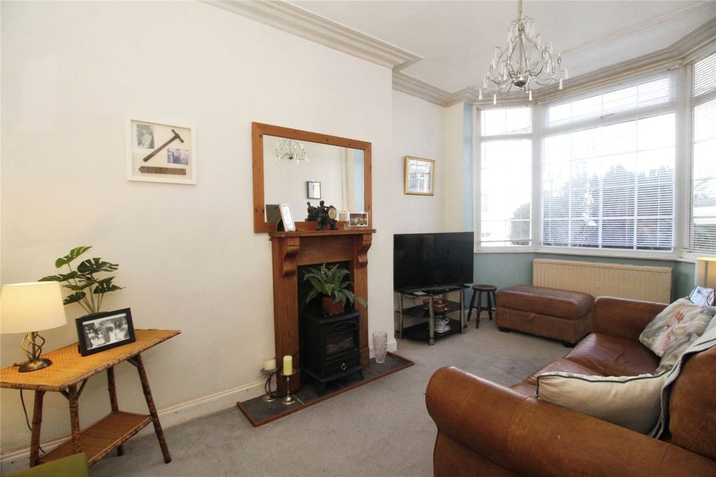 Property photo 2 of 14 Lounge