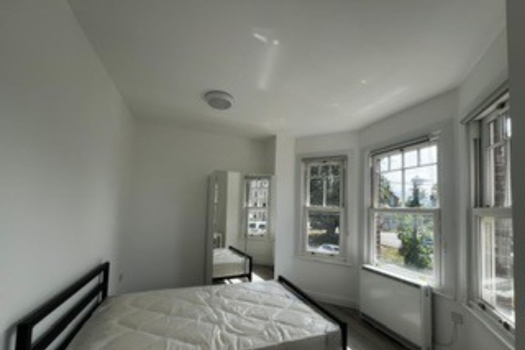 Property photo 3 of 15 24 South Hill Avenue, Harrow, Ha2 0Nq