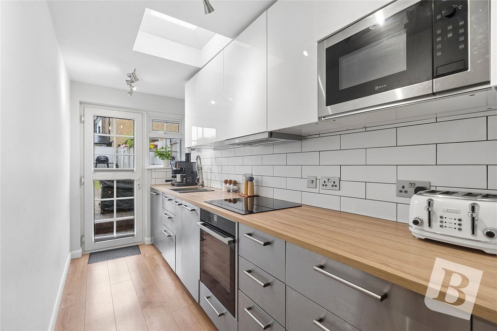 Property photo 3 of 14 Kitchen