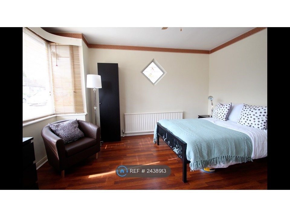Property photo 3 of 9 Bedroom 1