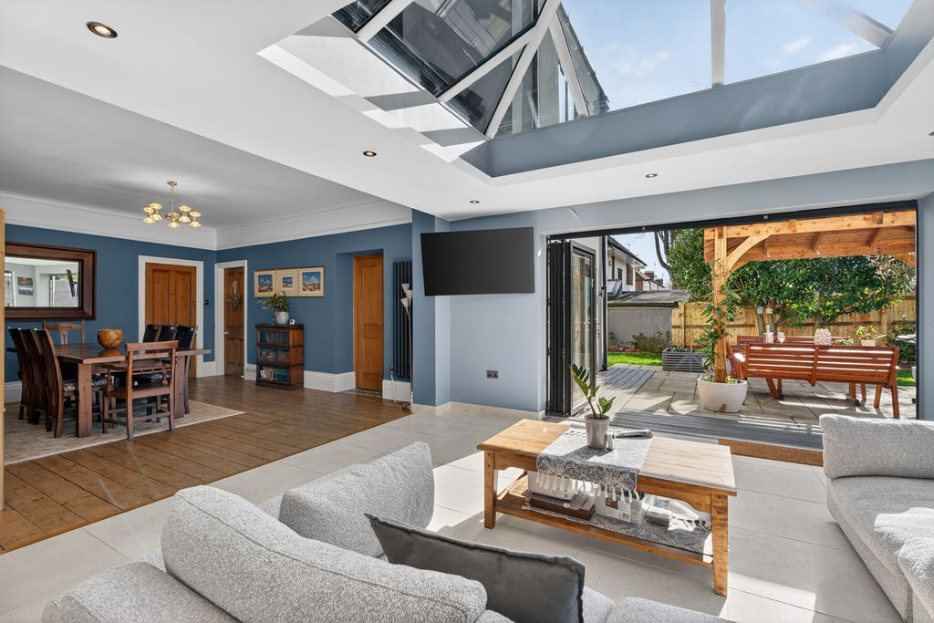 Property photo 3 of 35