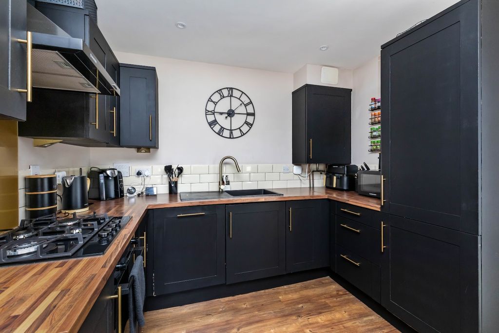 Property photo 3 of 11 5149204