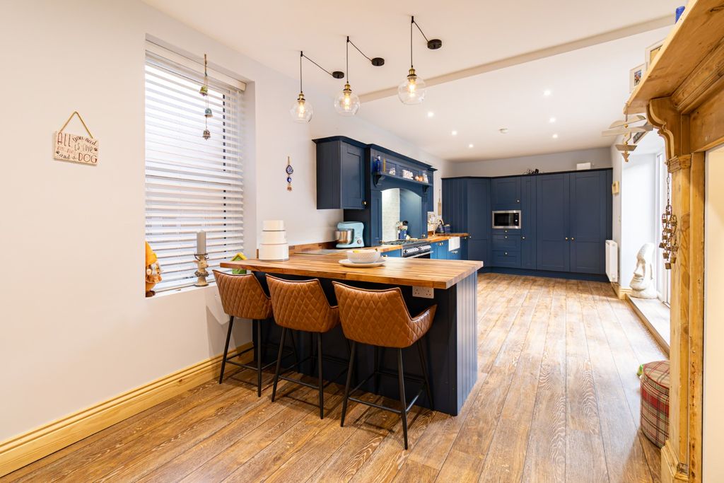 Property photo 3 of 49 4229885