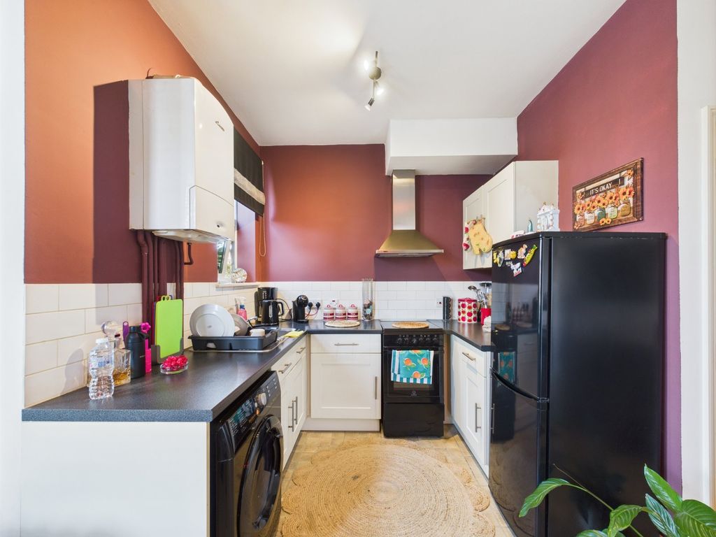 Property photo 2 of 8 Kitchen