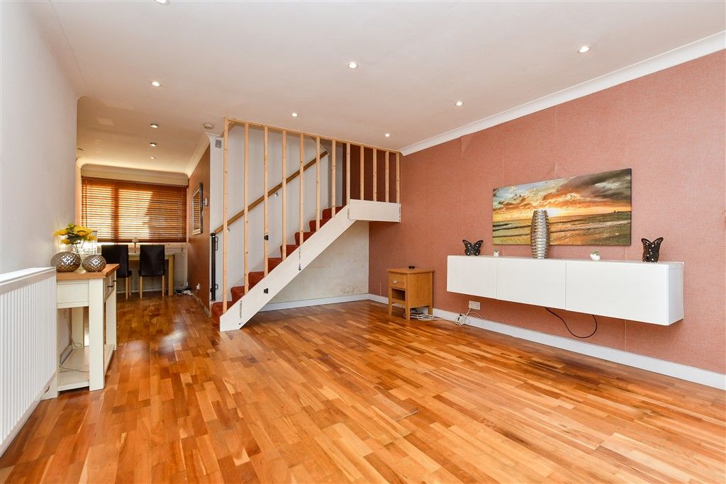 Property photo 1 of 13 Lounge