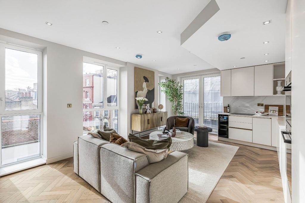 Property photo 2 of 19 Picture 2