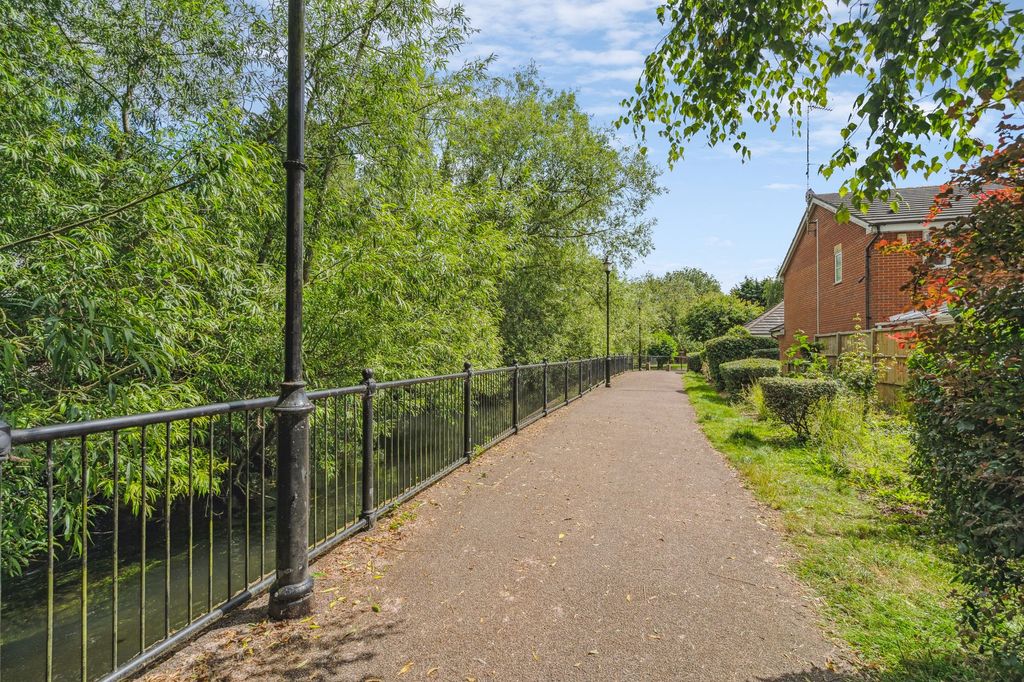 Property photo 3 of 11 Canal 1