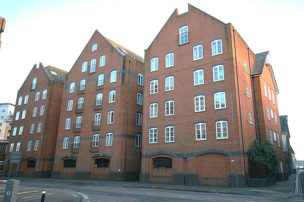 Property photo 2 of 13 Outside