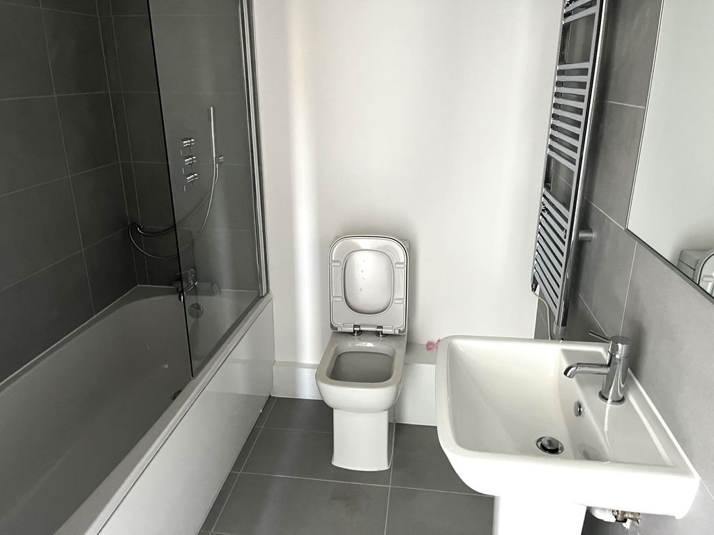 Property photo 3 of 4 Bathroom