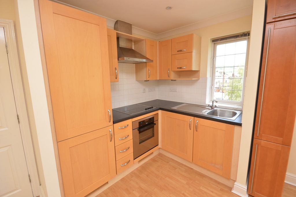 Property photo 3 of 9 Kitchen Area x